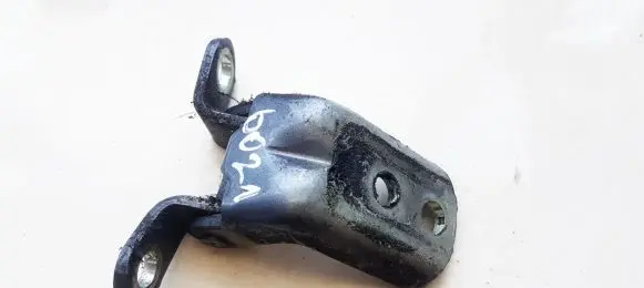 Nissan Qashqai+2 Rear door lower hinge