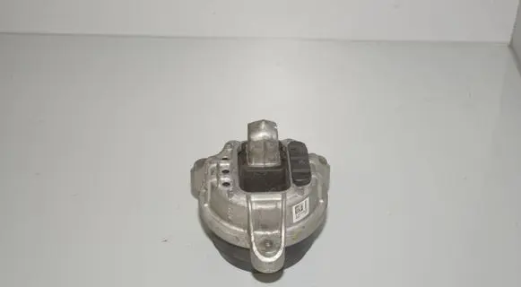 BMW 5 F10 F11 Engine mount bracket 6777375 22116777375 6859845