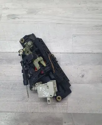 Audi A6 S6 C5 4B Tailgate/trunk/boot lock/catch/latch 8D9827565H 4B0827565H