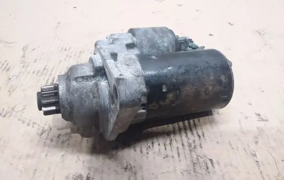 Volkswagen PASSAT B7 Starter motor 0001121408