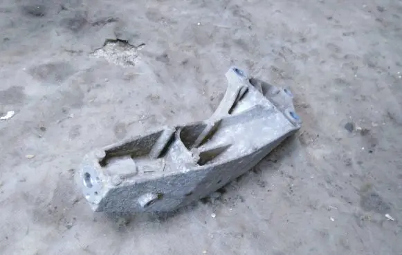 Mercedes-Benz A W168 Engine mounting bracket A168241