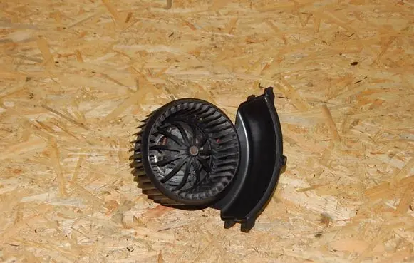 Volkswagen Multivan T5 Heater fan/blower 7H1819021B 32903349