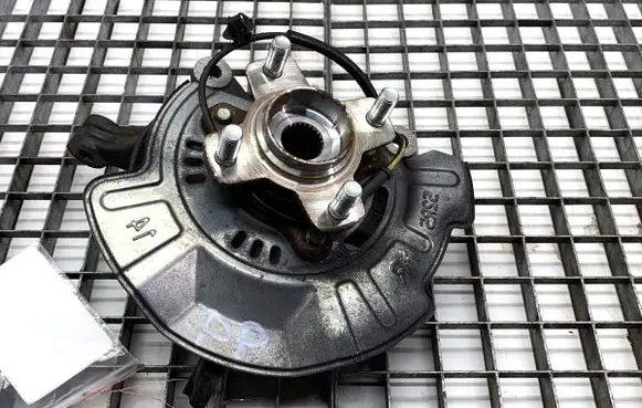 Suzuki Swift IV Front wheel hub spindle knuckle 