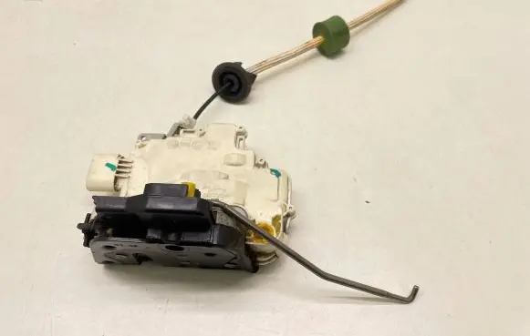 Audi A6 S6 C6 4F Front door lock 4F0837015
