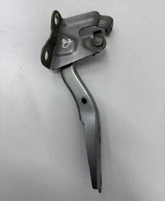 Engine bonnet/hood hinges