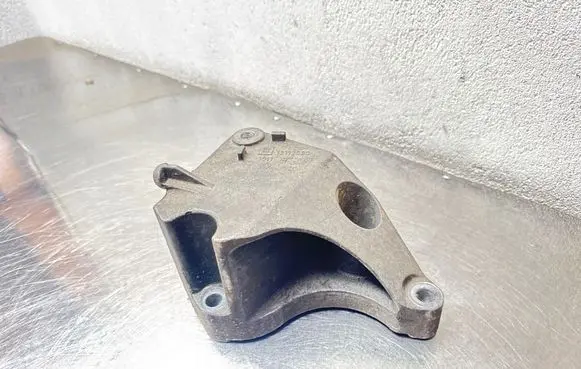 Opel Vectra C Engine mounting bracket 13112030