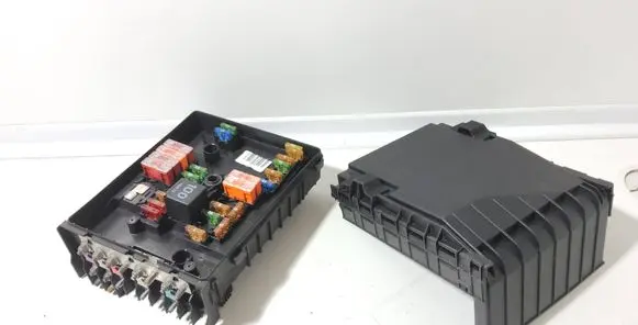 Audi A3 S3 8P Fuse module 1K0937125 1K0937132F