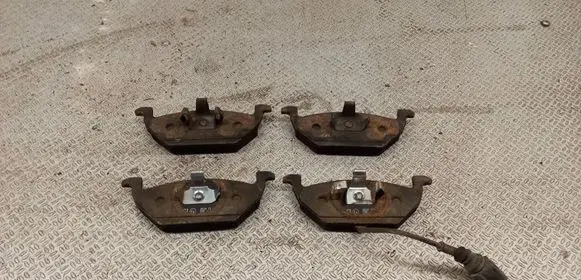 Volkswagen Jetta V Brake pads (front) 
