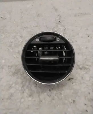 Peugeot 5008 Dash center air vent grill Y05201