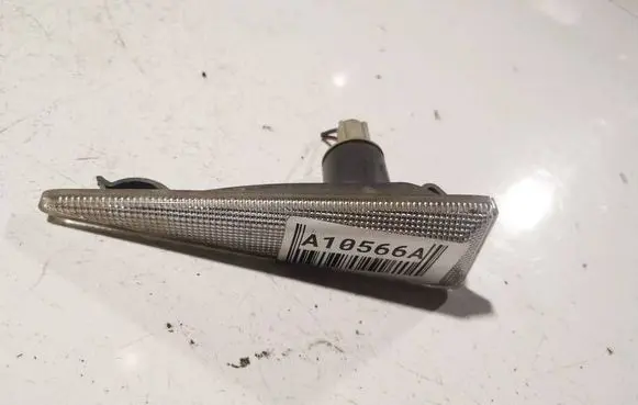 Front fender indicator light