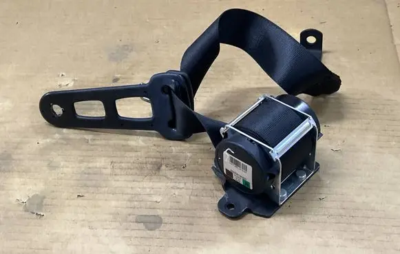 Mercedes-Benz E W211 Rear seatbelt 2118601485 A2118601485