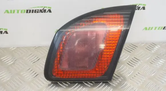 Nissan Primera Tailgate rear/tail lights 89020317