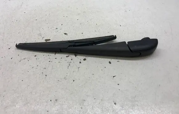 Toyota RAV 4 (XA40) Rear wiper blade 