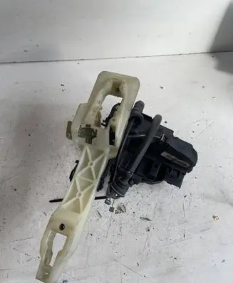 Hyundai Santa Fe Front door lock 813102B020