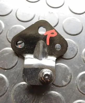 Porsche Macan (95B) Shock absorber/damper mounting bracket 95b827602a