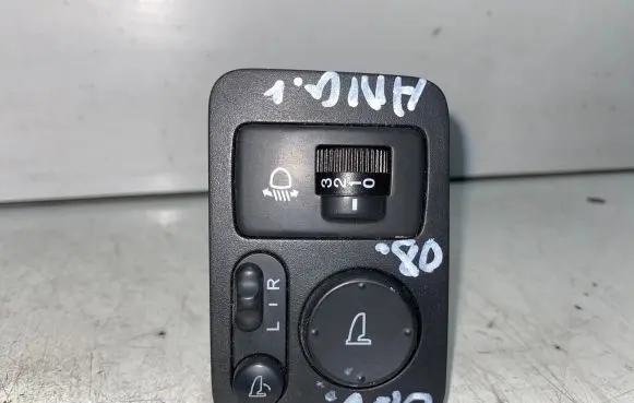 Honda CR-V Headlight level height control switch M33212