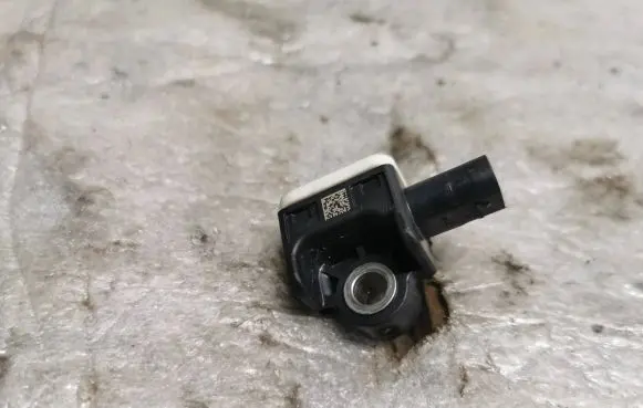 Mercedes-Benz B W246 W242 Airbag deployment crash/impact sensor A1668210151 56054085AA 4925965