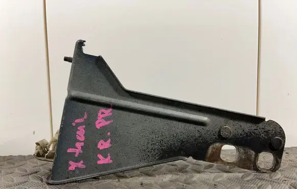 Nissan X-Trail T30 Front bumper mounting bracket 62217