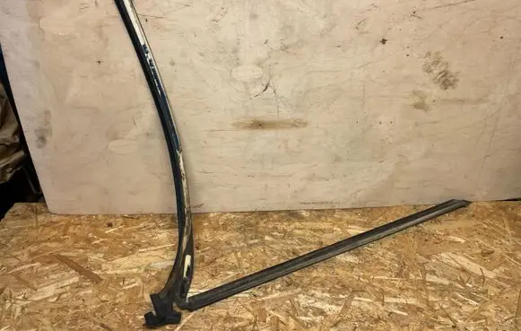 BMW 8 E31 Rubber seal rear door window/glass 