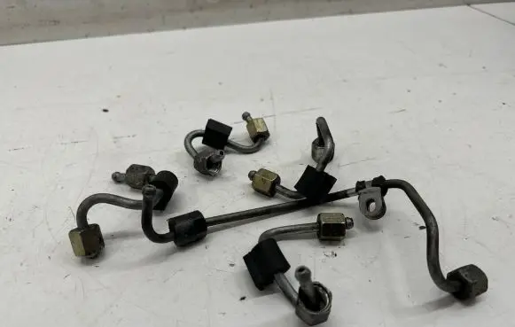 Fuel injector supply line/pipe