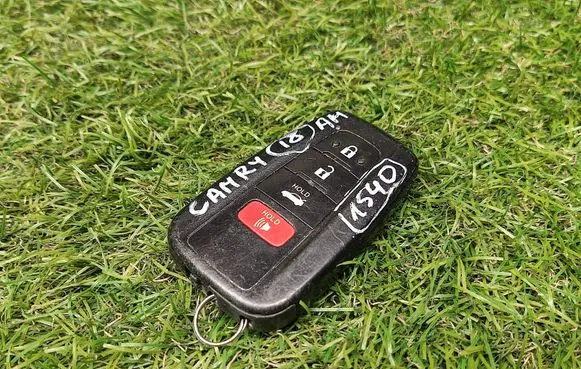 Toyota Camry VIII XV70 Ignition key/card 1551A14FBC