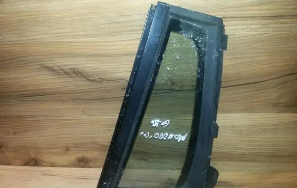 Ford Mondeo Mk III Rear vent window glass 