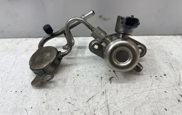 Opel Insignia A Fuel injection high pressure pump 12625764