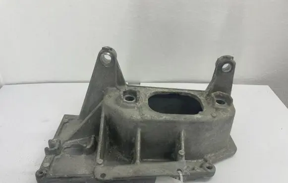 Nissan Juke I F15 Engine mounting bracket 038122