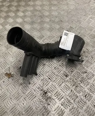 Volkswagen Jetta VI Air intake hose/pipe 04E129651C