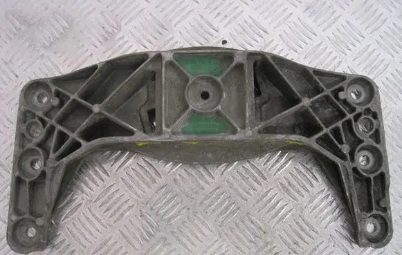 BMW 2 Active Tourer U06 Gearbox mounting bracket 6761106