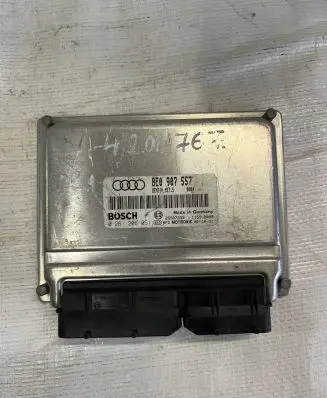 Audi A4 S4 B6 8E 8H Engine control unit/module 8E0907557 26SA7339 0261206051