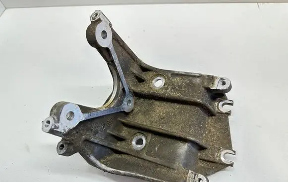 Audi A8 S8 D3 4E Engine mounting bracket 057130147r