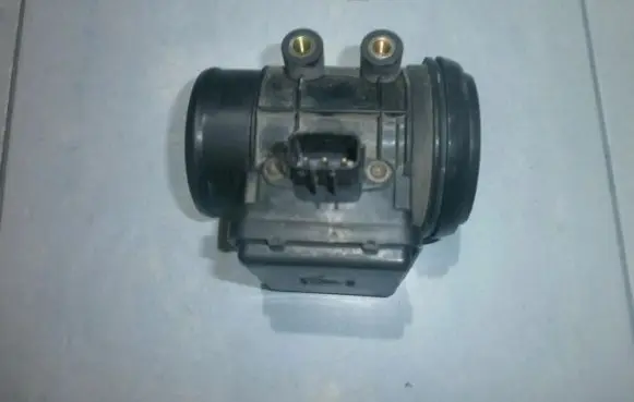 Mazda 323 Mass air flow meter e5t51171 b3h7
