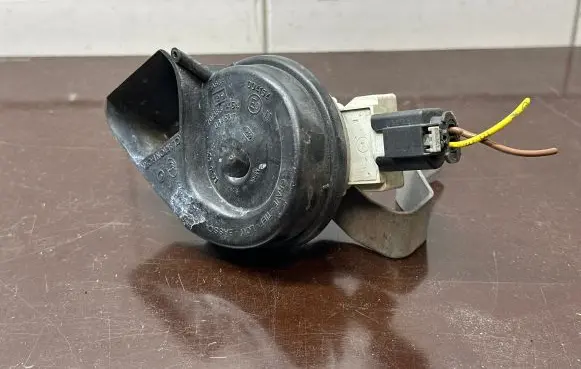 Mercedes-Benz E W212 Horn signal A2045420120 14T171 6033FB6505