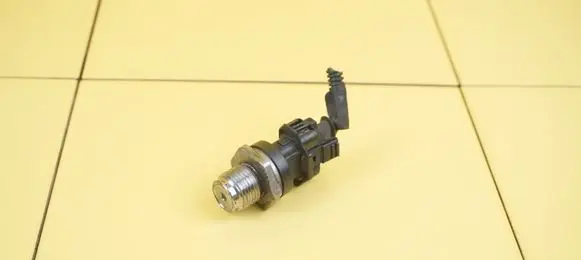 Volvo C70 Fuel pressure sensor 0281002995 D5204T5
