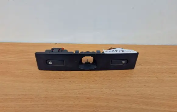 Renault Clio II Windscreen/window heater switch 8200071224