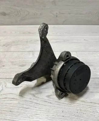 BMW 5 F10 F11 Engine mounting bracket 6781228 6786528 70772
