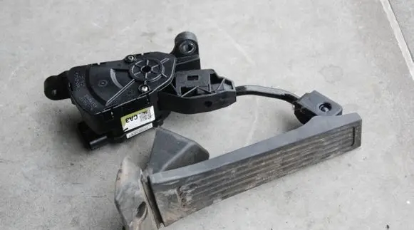 KIA Sportage Accelerator throttle pedal 327002S900