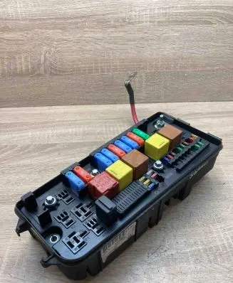 Opel Signum Fuse module 13144709