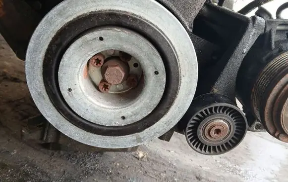 Opel Zafira B Crankshaft pulley