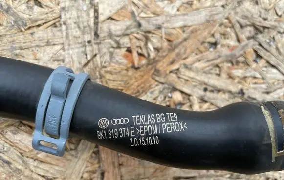 Audi A5 8T 8F Engine coolant pipe/hose 8K1819374E