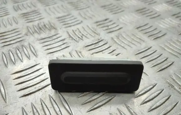 Peugeot 2008 II Tailgate opening switch 9820395580