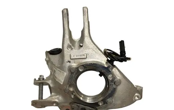 Rear wheel hub spindle/knuckle