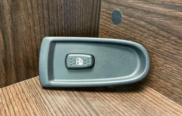 Iveco Daily 35 - 40.10 Electric window control switch 5801304492