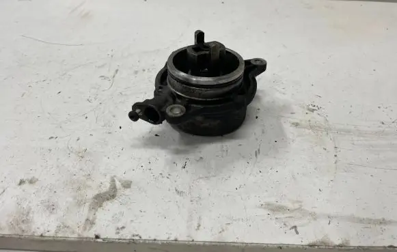 BMW 5 E60 E61 Vacuum pump