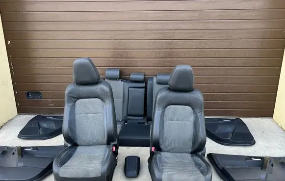 Toyota Auris E180 Seat set 