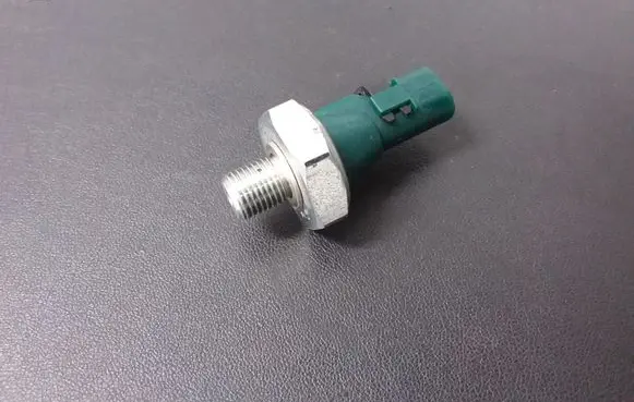 Volkswagen Tiguan Oil pressure sensor 06L919081