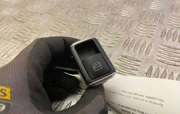 Mercedes-Benz GLE AMG (W166 - C292) Electric window control switch A2049058102