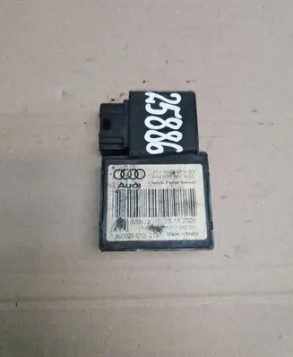 Clutch pedal sensor