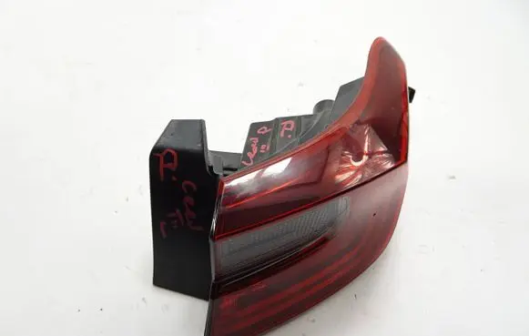 KIA Ceed Rear/tail lights 92402J7050 0R75RR02 R0090R750058095